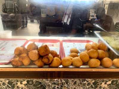 Sri Veeranjaneya Tiffin Centre