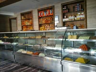 Tejas Sweets And Cake Paradise