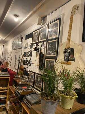 The 60's Cafe (the Beatles)