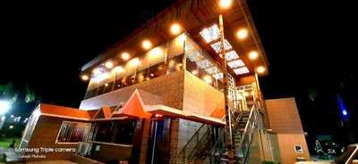 Kings Landing Lounge By Midway Resort & Bar