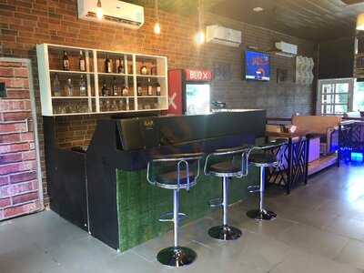 Kings Landing Lounge By Midway Resort & Bar