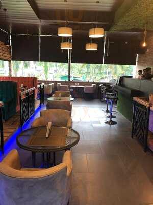 Kings Landing Lounge By Midway Resort & Bar