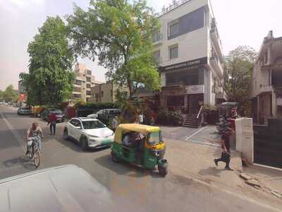 Fatjar Cafe & Market