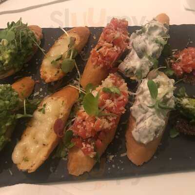 Rivea, Taj Santacruz