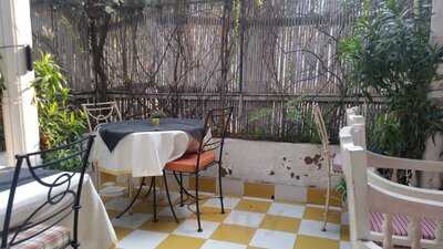 Metropolis Restaurant & Bar