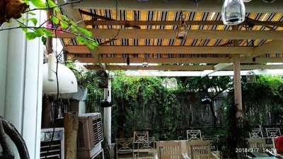 Metropolis Restaurant & Bar