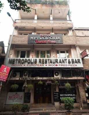Metropolis Restaurant & Bar