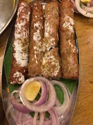 Garam Dharam Dhaba Te Theka