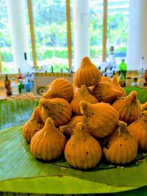 Oh-two-two At The Trident Hotel