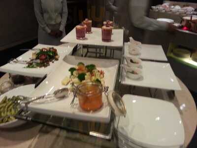 Oh-two-two At The Trident Hotel