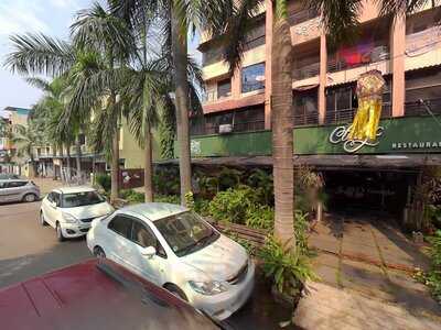 Classic Restaurant & Bar