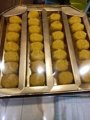 Hotel Saroj & Sweet Mart Restaurant