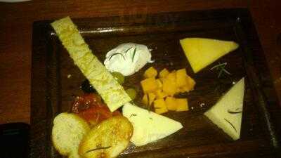 Woodside All Day Bar & Eatery