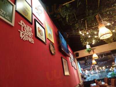 Dinshaw’s Xpress Cafe