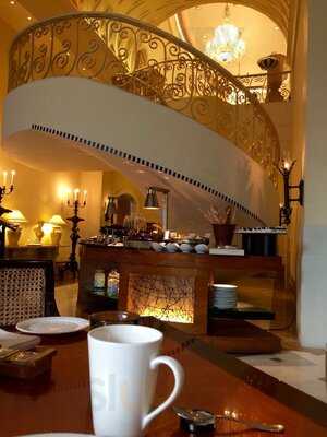 Hiton Hotels & Resorts