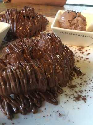 Coffee By Di Bella, Title Waves Bandra