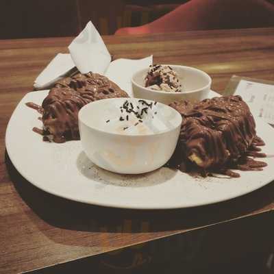 Coffee By Di Bella, Title Waves Bandra