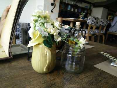 Amour - The Patio Restaurant Cafe & Bar