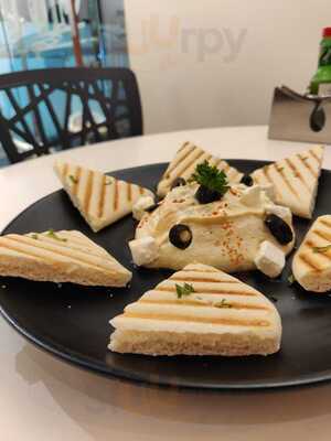 The Friends Bench All Day Cafe