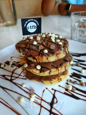 The Friends Bench All Day Cafe