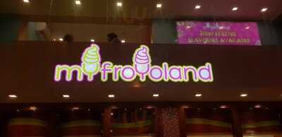 Menchies - Frozen Yogurt