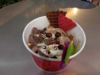 Menchies - Frozen Yogurt