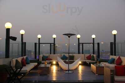 Sky Lounge Bar & Grill