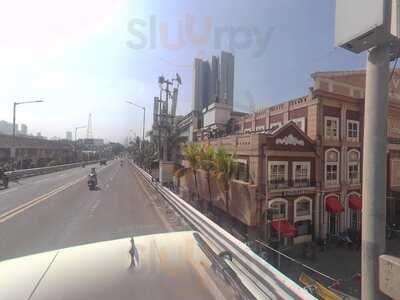 Hideout Cafe And Bar