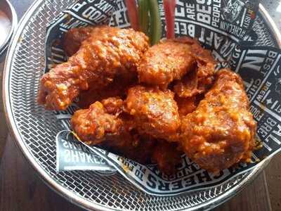 Underdoggs Sports Bar And Grill