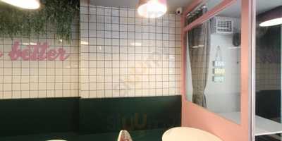 The Messy House - Dessert Bar & Cafe