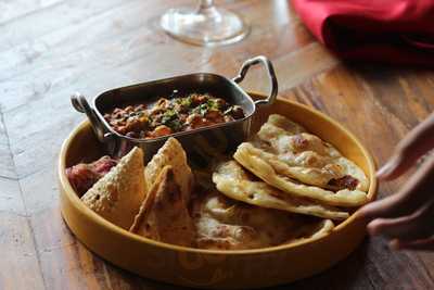 Baraanaa World Cocktail Bar & Kitchen