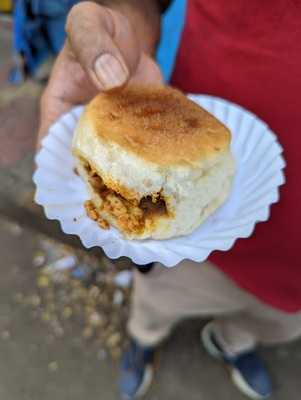 Mangesh Vada Pav