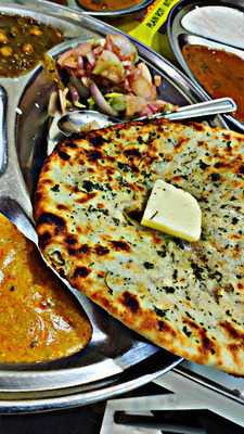 Sardar Ji Ke Amritsari Naan Kulche