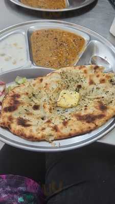 Sardar Ji Ke Amritsari Naan Kulche