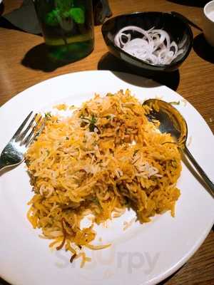 Oasis Restaurant & Bar