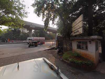 Oasis Restaurant & Bar