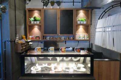 Cafe Delhi Heights, Kamala Mills