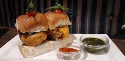 Cafe Delhi Heights, Kamala Mills