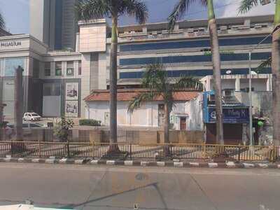 Cafe Delhi Heights, Kamala Mills