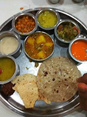 Shree Laxmi Gujrati Thali