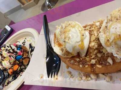 Daps Waffle Cafe