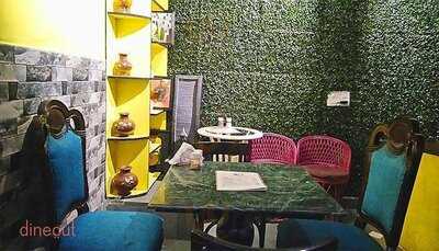 Treat Up Cafe & Restaurant