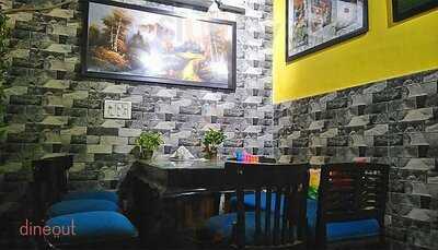 Treat Up Cafe & Restaurant