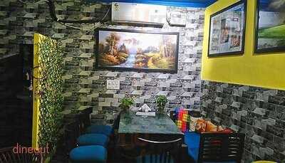 Treat Up Cafe & Restaurant