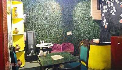 Treat Up Cafe & Restaurant