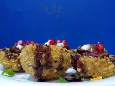 Treat Up Cafe & Restaurant