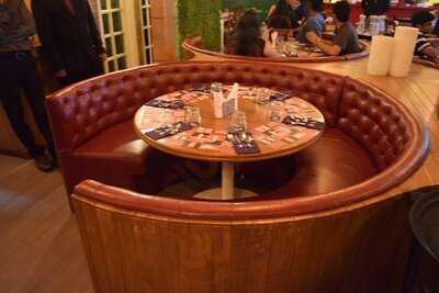 The English Deparment, Bar And Diner