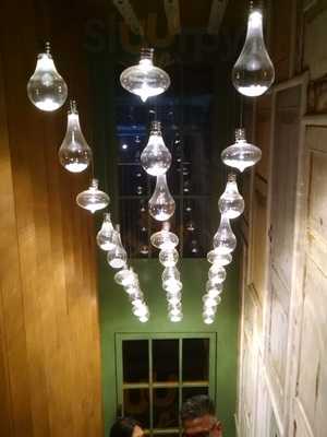 The English Deparment, Bar And Diner