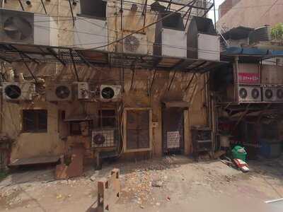 Charan Singh Kulfi & Kala Khatta