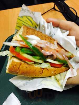 Subway Worli Restaurant